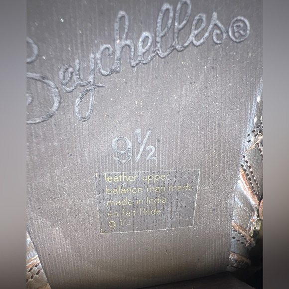 Seychelles silver boot metallic around the world Perforated Double Zipper 9.5 - Picture 9 of 9